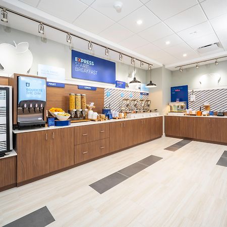 Holiday Inn Express & Suites - Fort Myers Airport By Ihg Екстер'єр фото