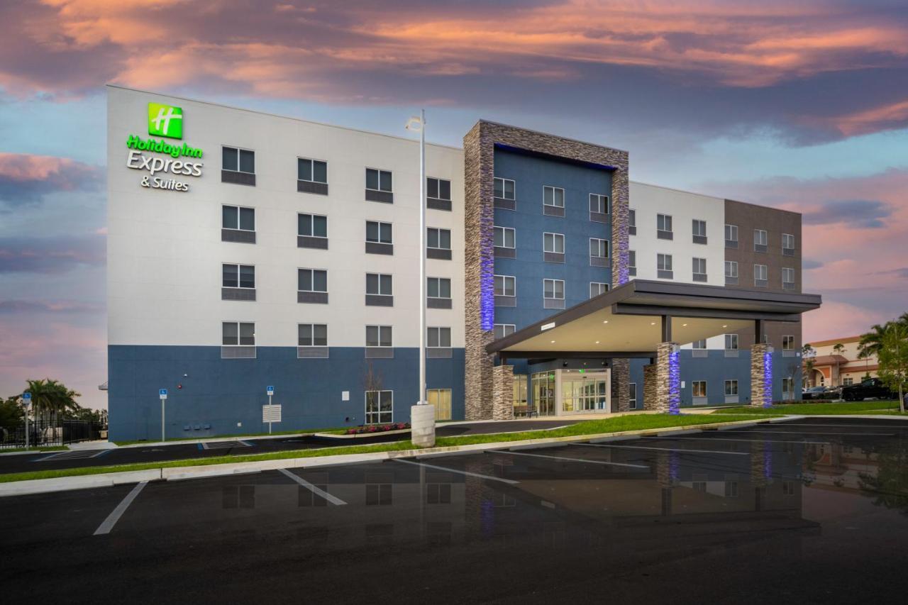 Holiday Inn Express & Suites - Fort Myers Airport By Ihg Екстер'єр фото
