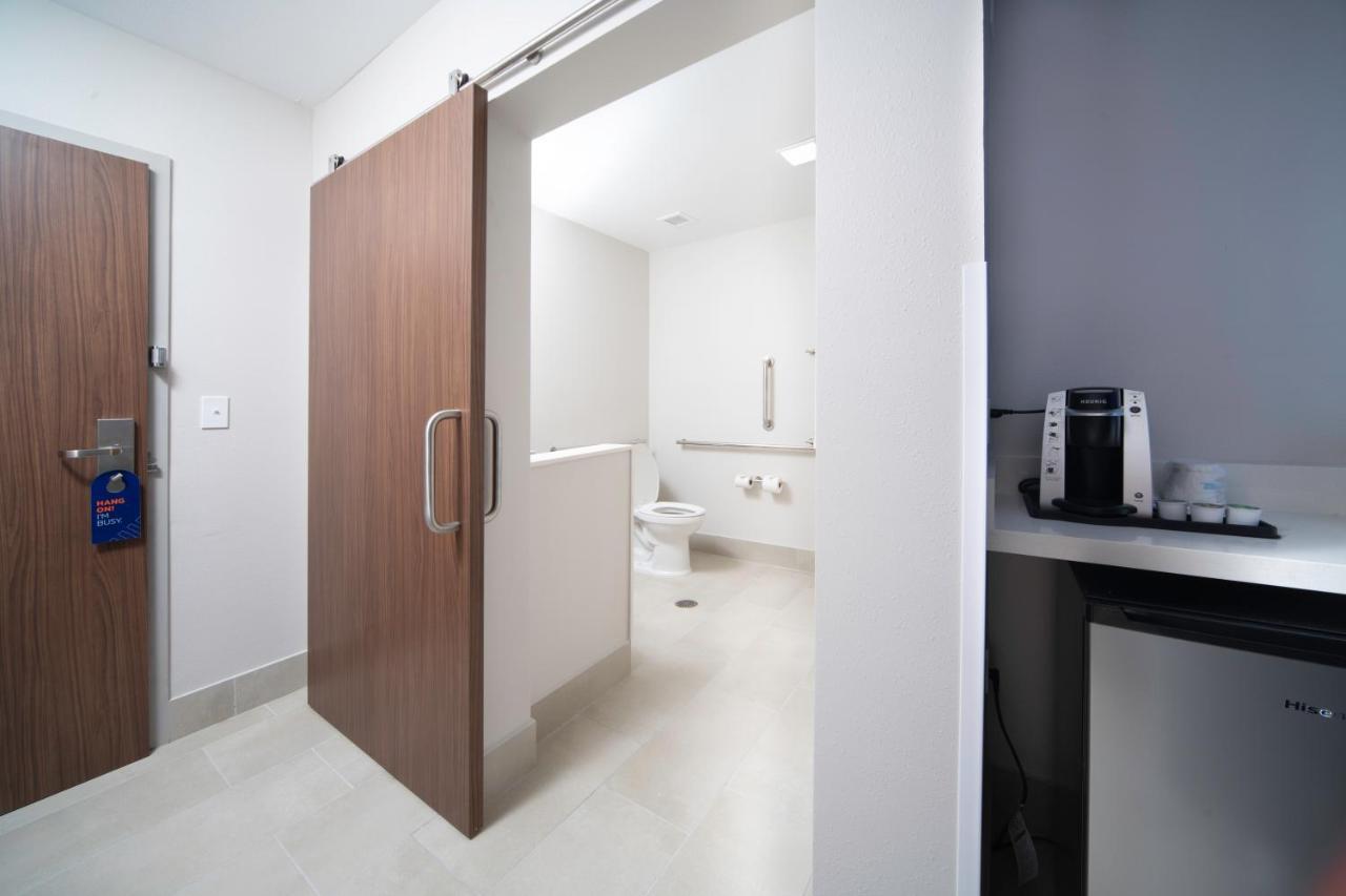 Holiday Inn Express & Suites - Fort Myers Airport By Ihg Екстер'єр фото