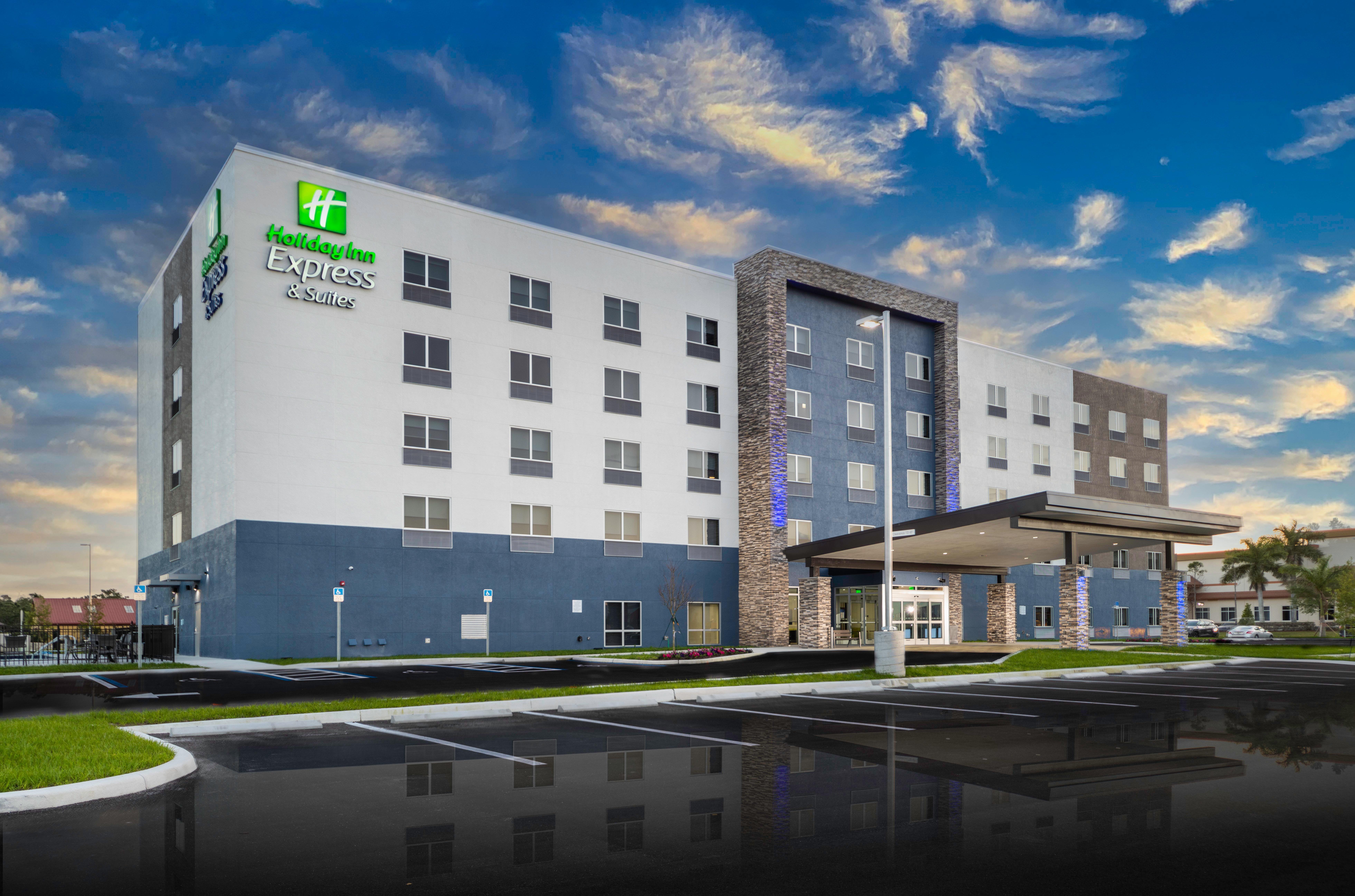 Holiday Inn Express & Suites - Fort Myers Airport By Ihg Екстер'єр фото