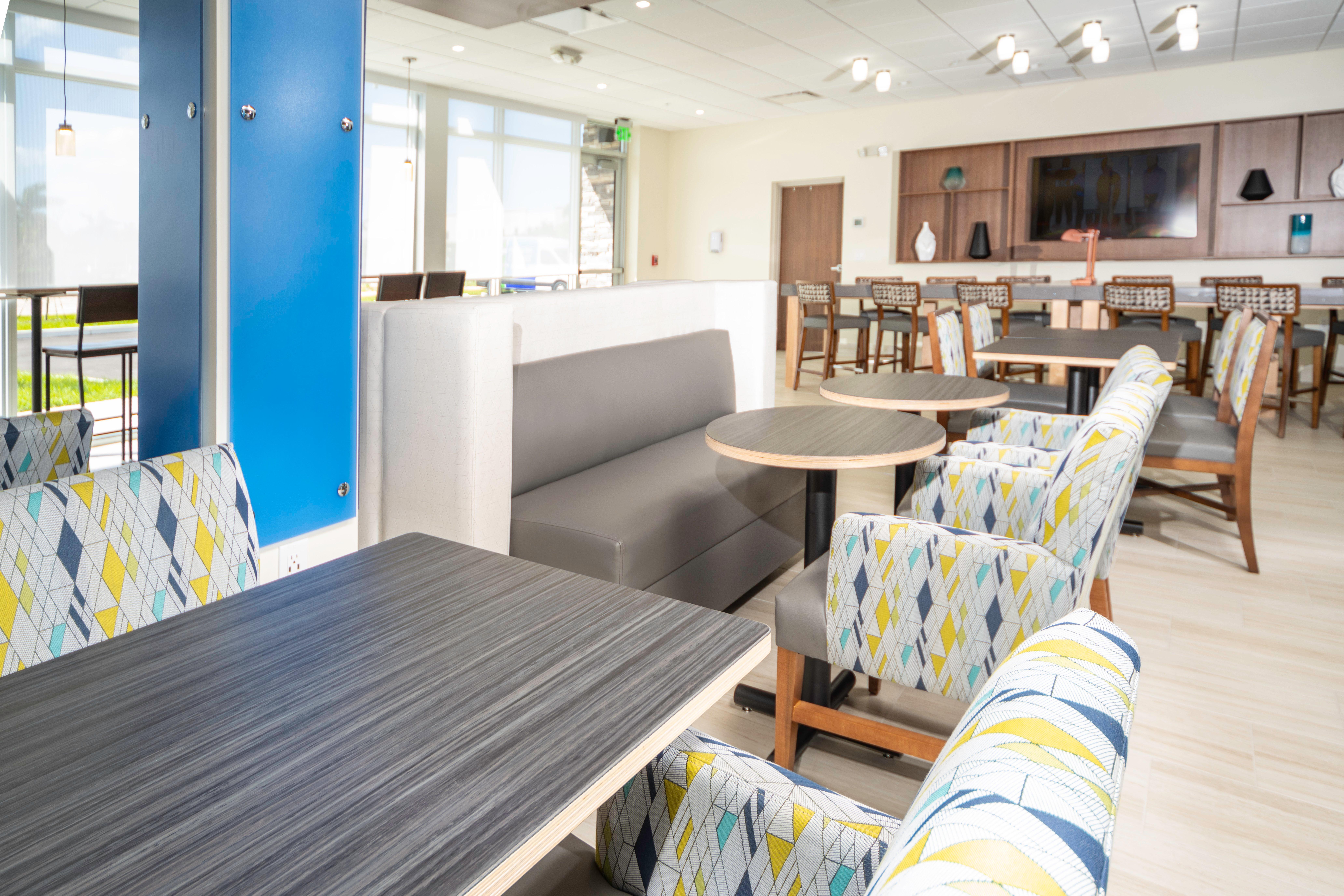 Holiday Inn Express & Suites - Fort Myers Airport By Ihg Екстер'єр фото